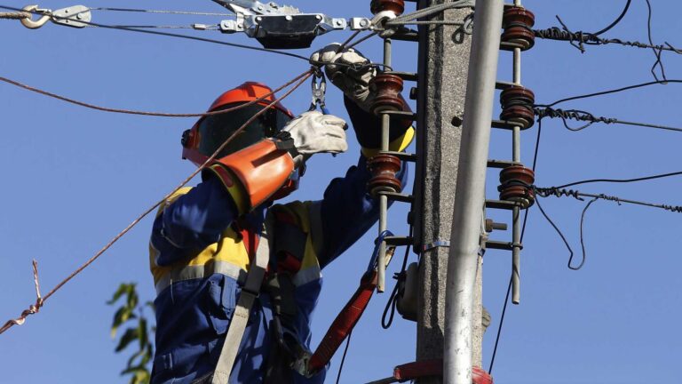 Falla en línea Puquina–Omate dejó sin energía a más de 4 mil usuarios