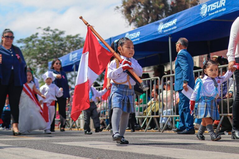 Islay-Matarani rindió homenaje al Perú con desfile cívico 