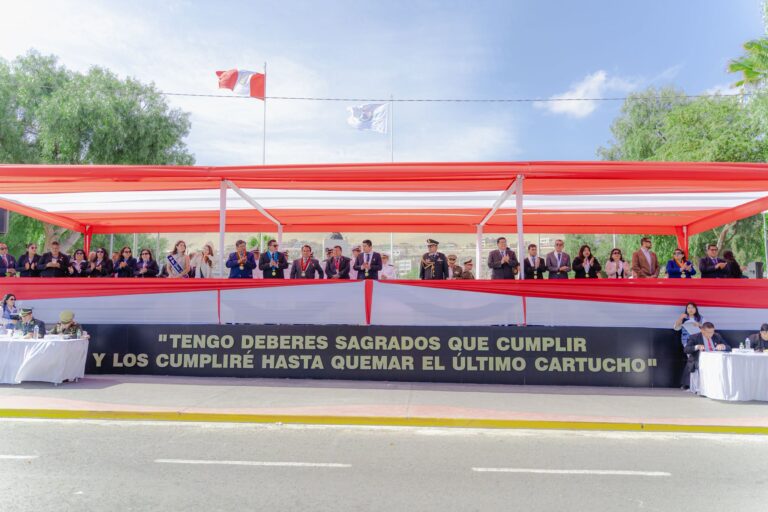 Ceremonia de izamiento y desfile marcaron las actividades por Fiestas Patrias en Ilo