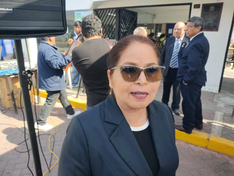 Directora de la UGEL Islay admite parentesco con docente denunciado