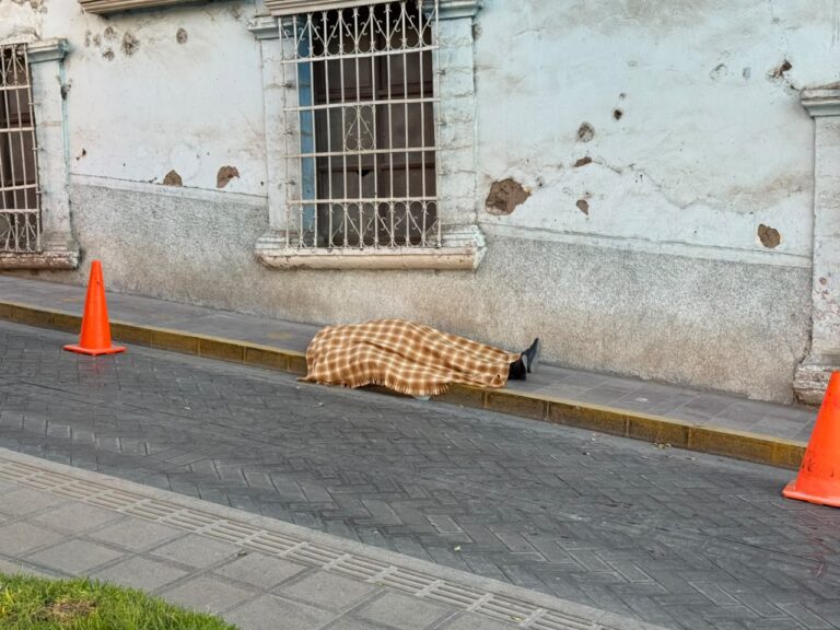 Docente fallece tras descompensarse cerca de colegio en Moquegua