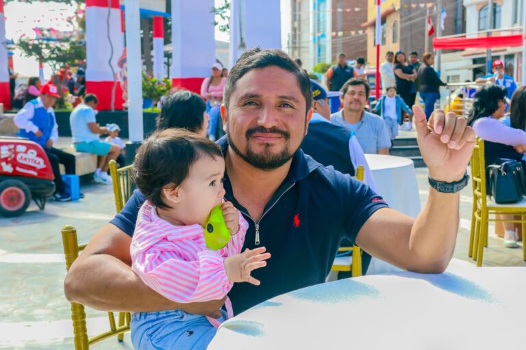 Plaza Grau acogió feria gastronómica por Fiestas Patrias 