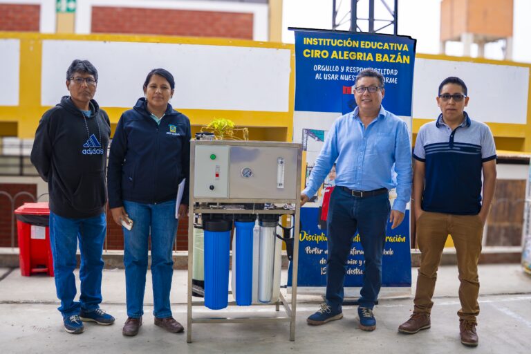 Colegios de Deán Valdivia reciben filtros de agua
