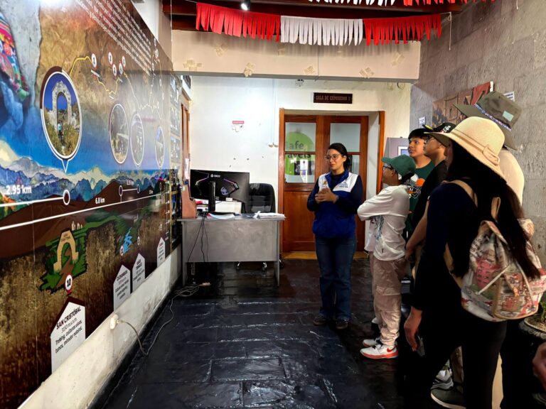 Galería de trajes moqueguanos recibió visitantes de diversas regiones y del extranjero durante Fiestas Patrias