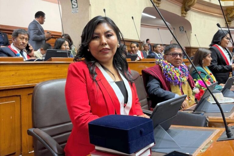 Graciela Chipana juramenta como diputada por Moquegua