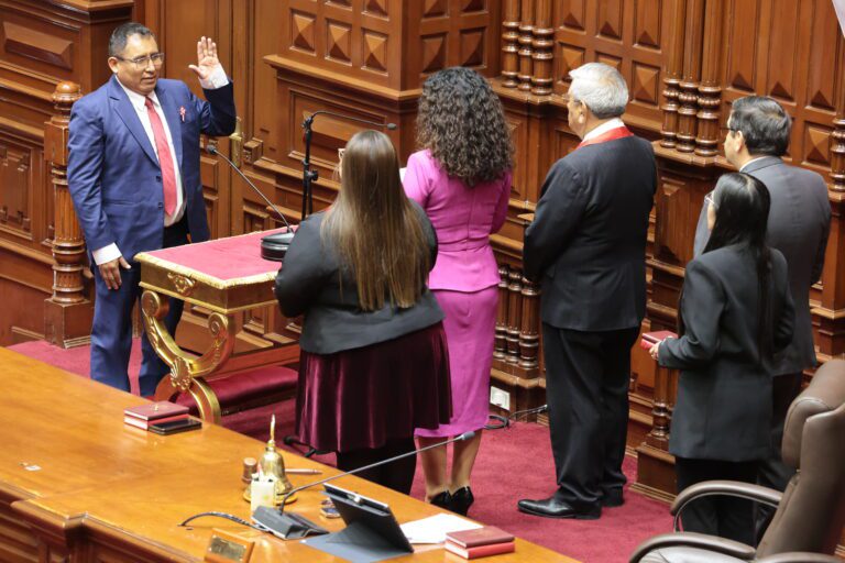 Diputado Luis Masco asumió su curul sin una sola mención a Islay