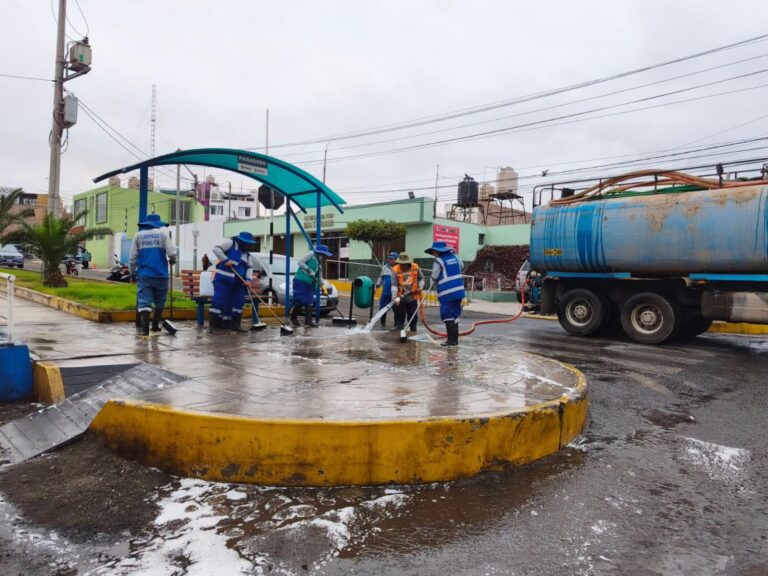 Realizan jornada de limpieza en mercado Virgen de Copacabana