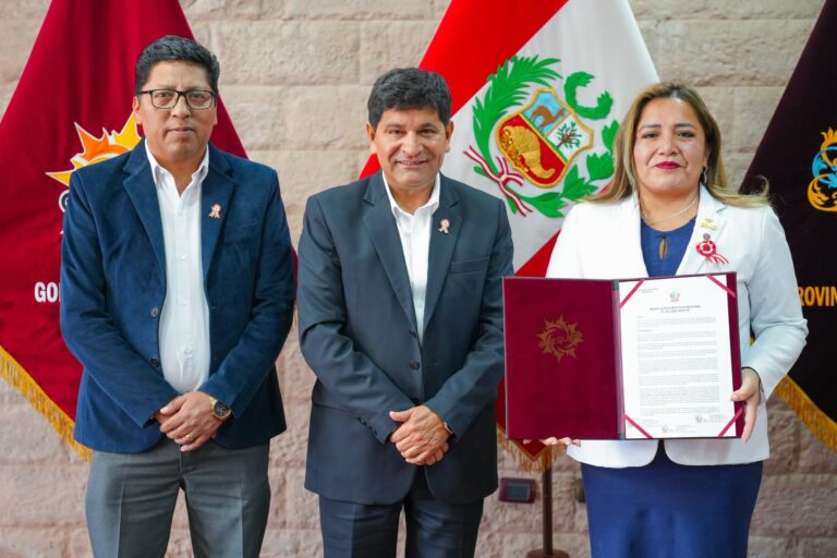 Walther Oporto se va y Choque Huaco asume la Gerencia Regional de Salud Arequipa