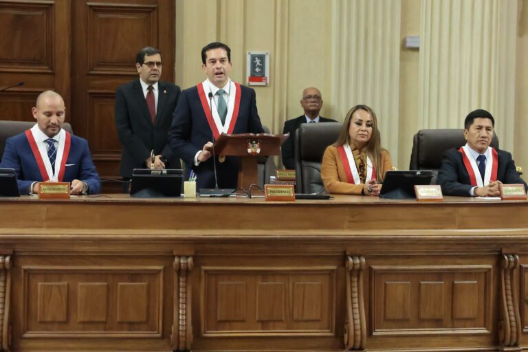 Miguel Torres es elegido presidente del Senado y asumirá la conducción del Congreso