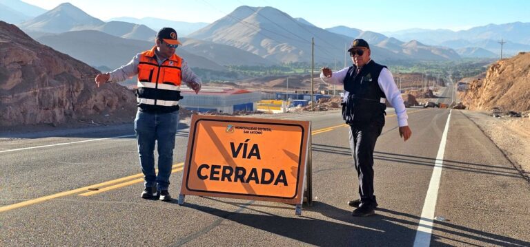 Fiscalía investiga muerte de conductor que impactó contra roca