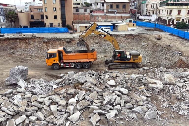 Obra de Plaza Cívica avanza, pero Malecón Ratti aún no reinicia