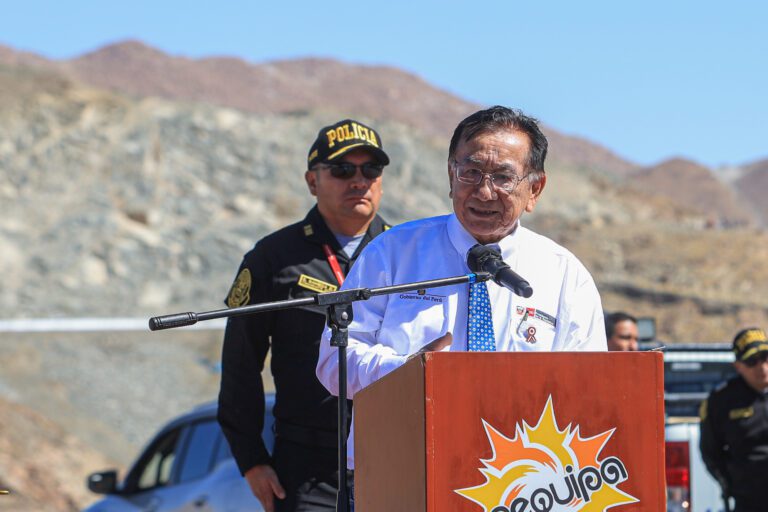 Balcázar: “Hasta el 28 de julio firmaré todo lo que signifique apoyo para Arequipa”