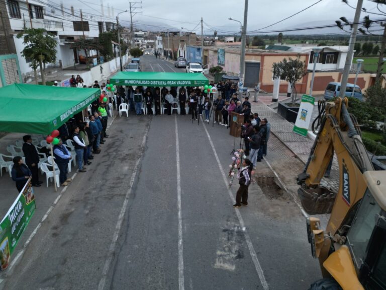 Deán Valdivia: colocan primera piedra de la segunda etapa de la av. Independencia