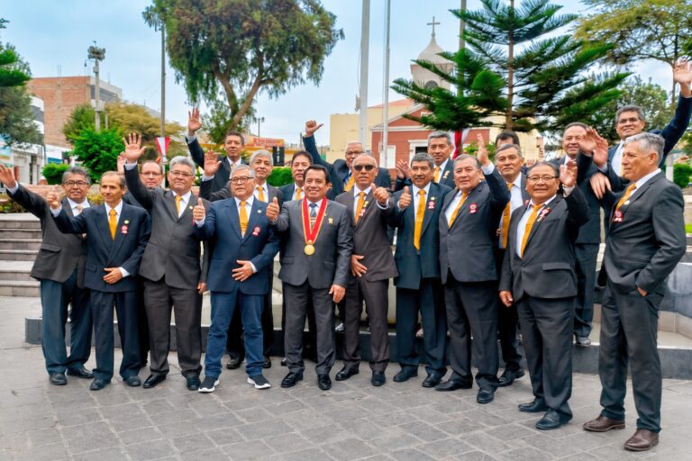 La promoción 1976 del Colegio Daniel Becerra Ocampo celebra sus Bodas de Oro