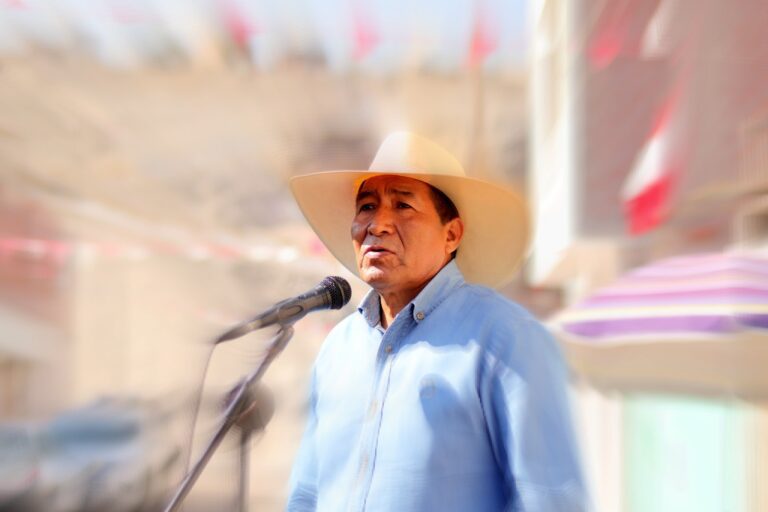 El alcalde de Islay, Richard Ale, incurre en errores por desconocimiento y campaña política