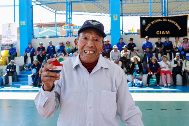Adultos mayores de Moquegua se unen en olimpiada interdistrital