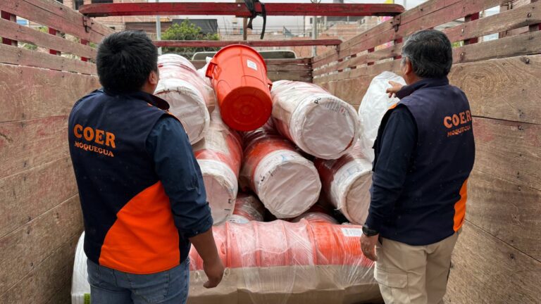Entregan ayuda humanitaria a familias afectadas por contaminación en Coalaque