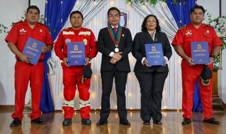 Bomberos de Mariscal Nieto conmemoran 41 años de servicio a la población