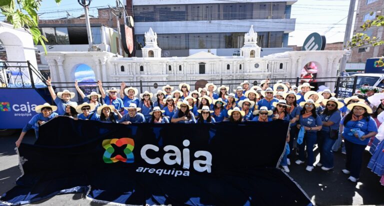 Caja Arequipa gana premio a la mejor delegación del Corso de la Amistad 2026