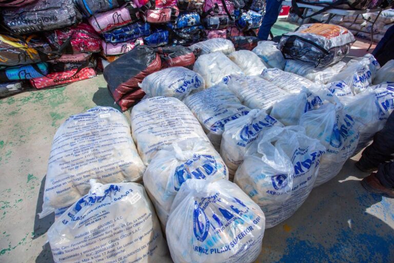 Camaroneros afectados por contaminación del río Coralaque reciben ayuda humanitaria