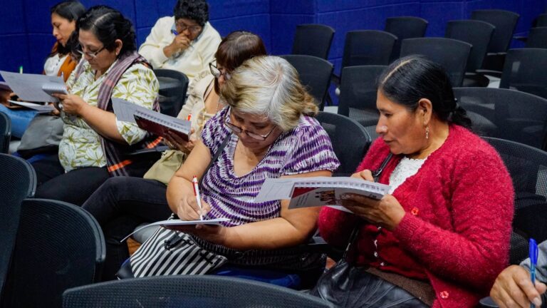 Capacitan a mujeres de Moquegua en gestión, liderazgo y emprendimiento