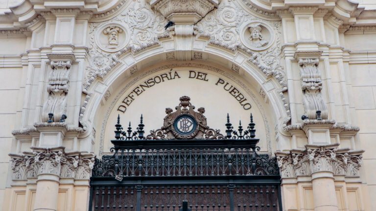 Defensoría plantea reorganizar fiscalías y profesionalizar investigaciones por lavado de activos