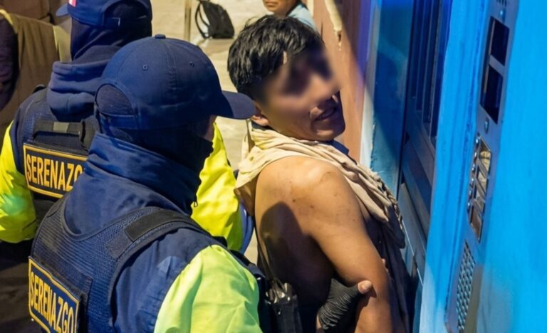 Retienen a sujeto cuando intentaba ingresar a una miniván en San Francisco