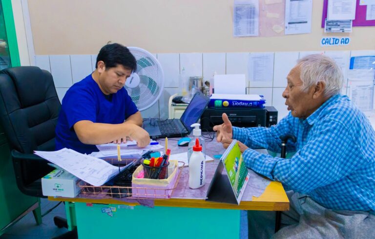 Personas con discapacidad reciben evaluación gratuita en Mejía 