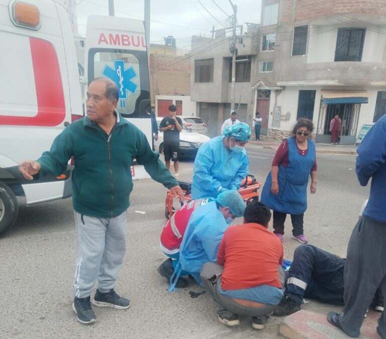 Dos heridos dejan choque entre automóvil y motocicleta en la Pampa Inalámbrica