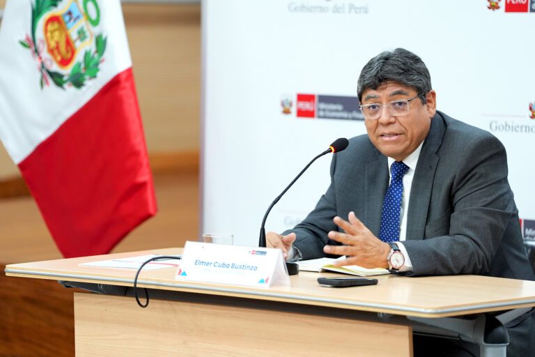 MEF cambia propuesta: feriados pasarían ahora al lunes más cercano