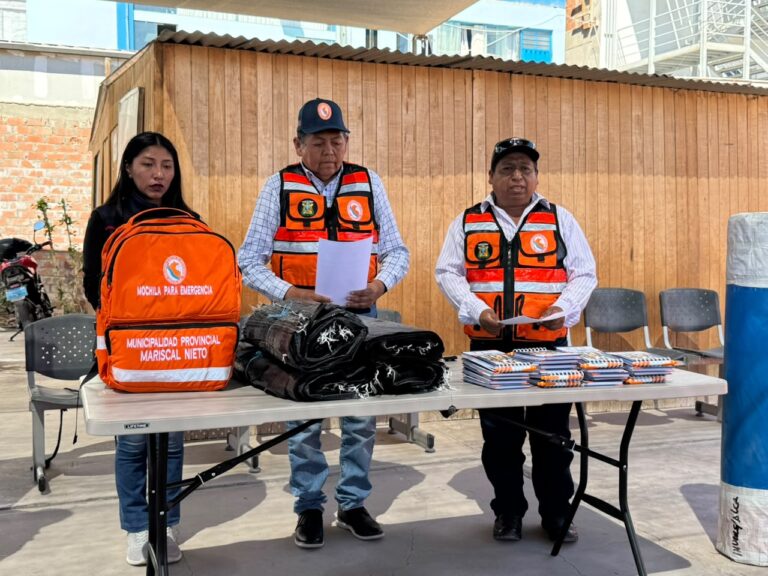 Entregan ayuda humanitaria a familias afectadas de Cuchumbaya