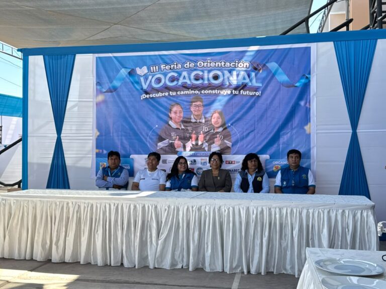 Feria vocacional orienta a estudiantes de San Antonio sobre carreras y becas