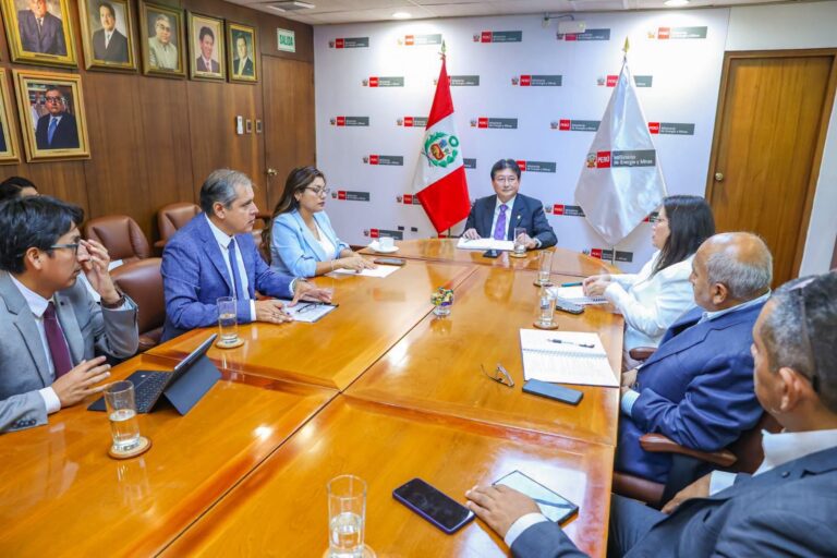 GORE Moquegua y MINEM trazan ruta para ejecutar cuatro obras en Coralaque