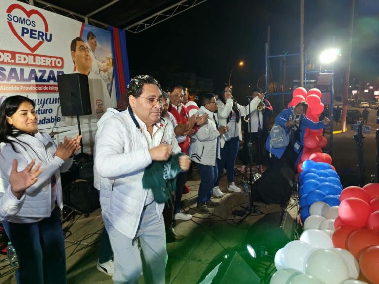 Edilberto Salazar arranca campaña con multitudinaria caravana en Mollendo