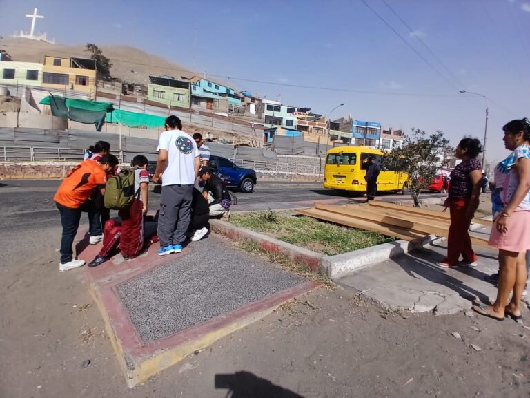 Escolar resulta herido tras caída de letrero en paradero de Alto Ilo