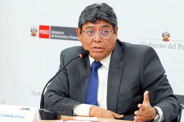 Gobierno trasladará a los viernes la mayoría de feriados nacionales