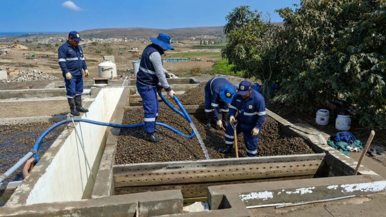 Retiran sedimentos en filtros de la planta de agua Ensenada