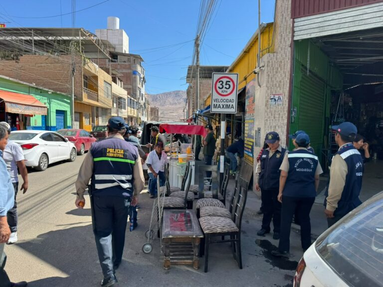 Retiran a comerciantes ambulantes de calles cercanas al mercado central de Moquegua