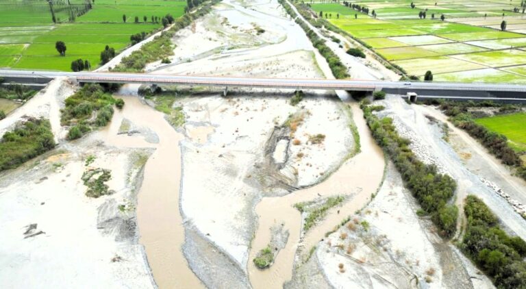 Defensa Civil de Deán Valdivia identifica seis puntos críticos en el río Tambo 
