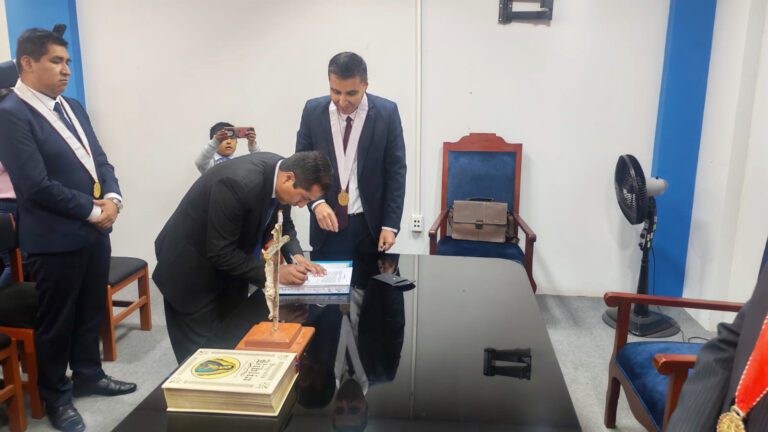 Rony Jala juramenta como fiscal adjunto anticorrupción en Moquegua
