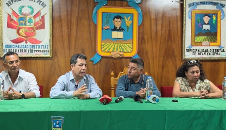 Senador apoyará gestiones por filtros de agua en Deán Valdivia