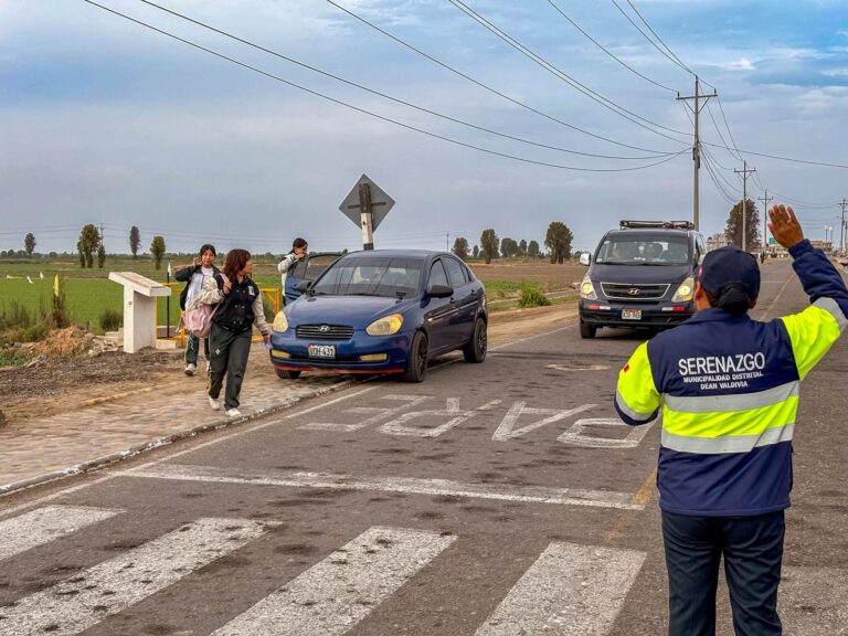 Serenazgo refuerza vigilancia durante ingreso a colegios de Deán Valdivia