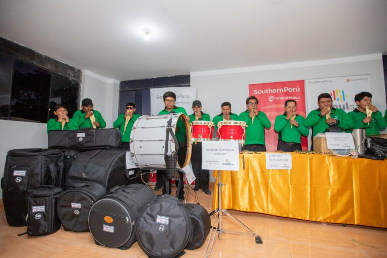 Southern Perú fortalece la cultura e identidad de Torata con entrega de capital semilla