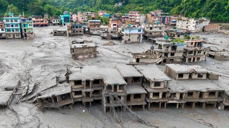Trinquetes políticos: La tragedia de Yungay se repitió en Nepal