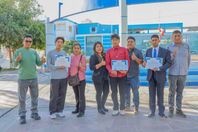 Tres jóvenes de San Antonio ingresan a la UNAM tras prepararse en academia municipal