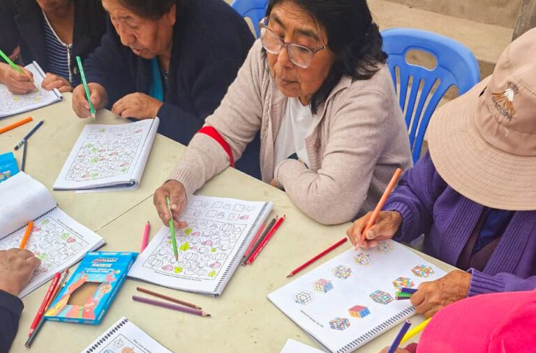 Adultos mayores fortalecen sus capacidades cognitivas