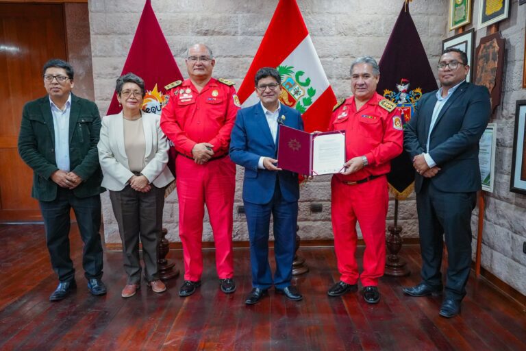 Bomberos de Islay serán incluidos en inversión regional de S/ 92 millones