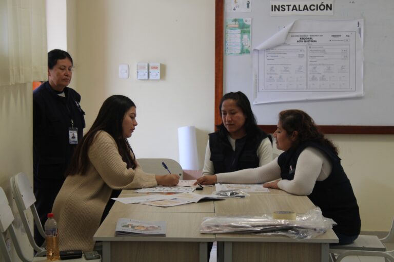 Habilitan locales: hoy segunda capacitación a miembros de mesa en Mollendo 