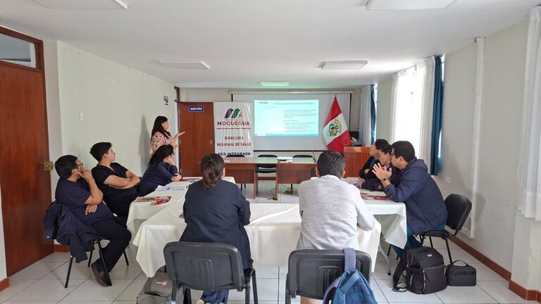 Médicos de establecimientos de salud son capacitados en prevención y tratamiento de la anemia