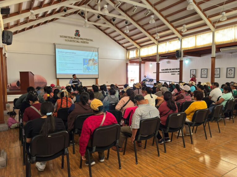 Comerciantes de la Feria Santa Fortunata reciben capacitación en manipulación de alimentos